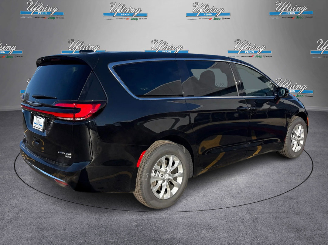 New 2026 Chrysler Pacifica Limited image 3