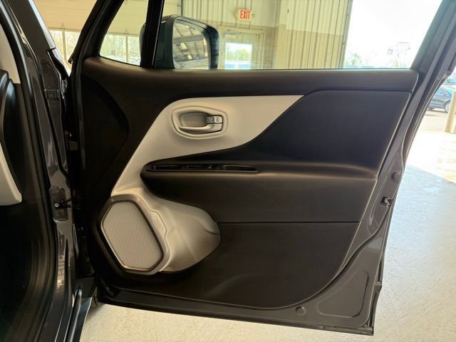 Used 2022 Jeep Renegade Limited AWD/4WD image 29