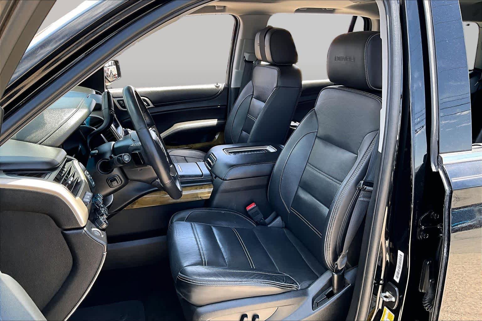 Used 2017 GMC Yukon Denali AWD/4WD image 8