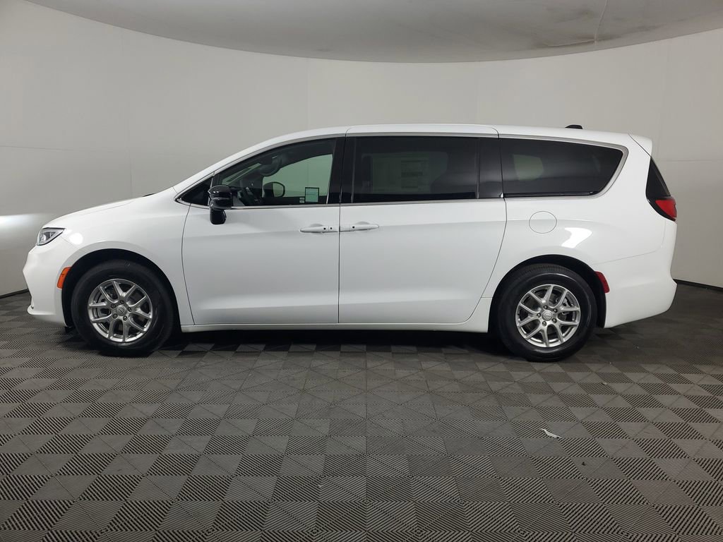 New 2026 Chrysler Pacifica Select image 7