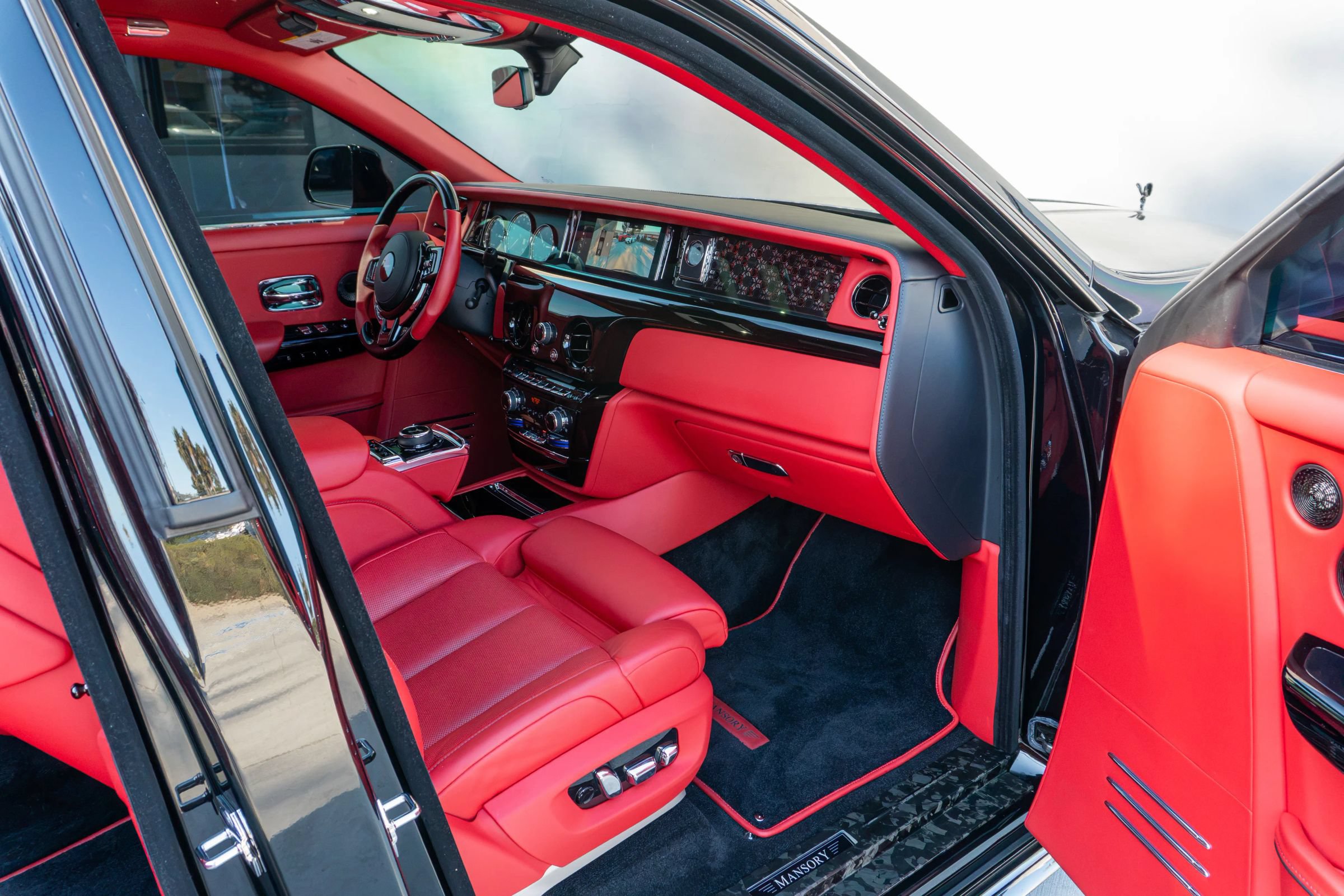 Used 2024 Rolls-Royce Phantom Sedan w/ The Phantom Package RWD image 69