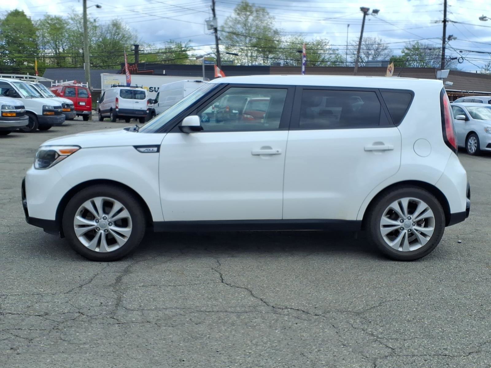 Used 2016 Kia Soul + FWD image 4