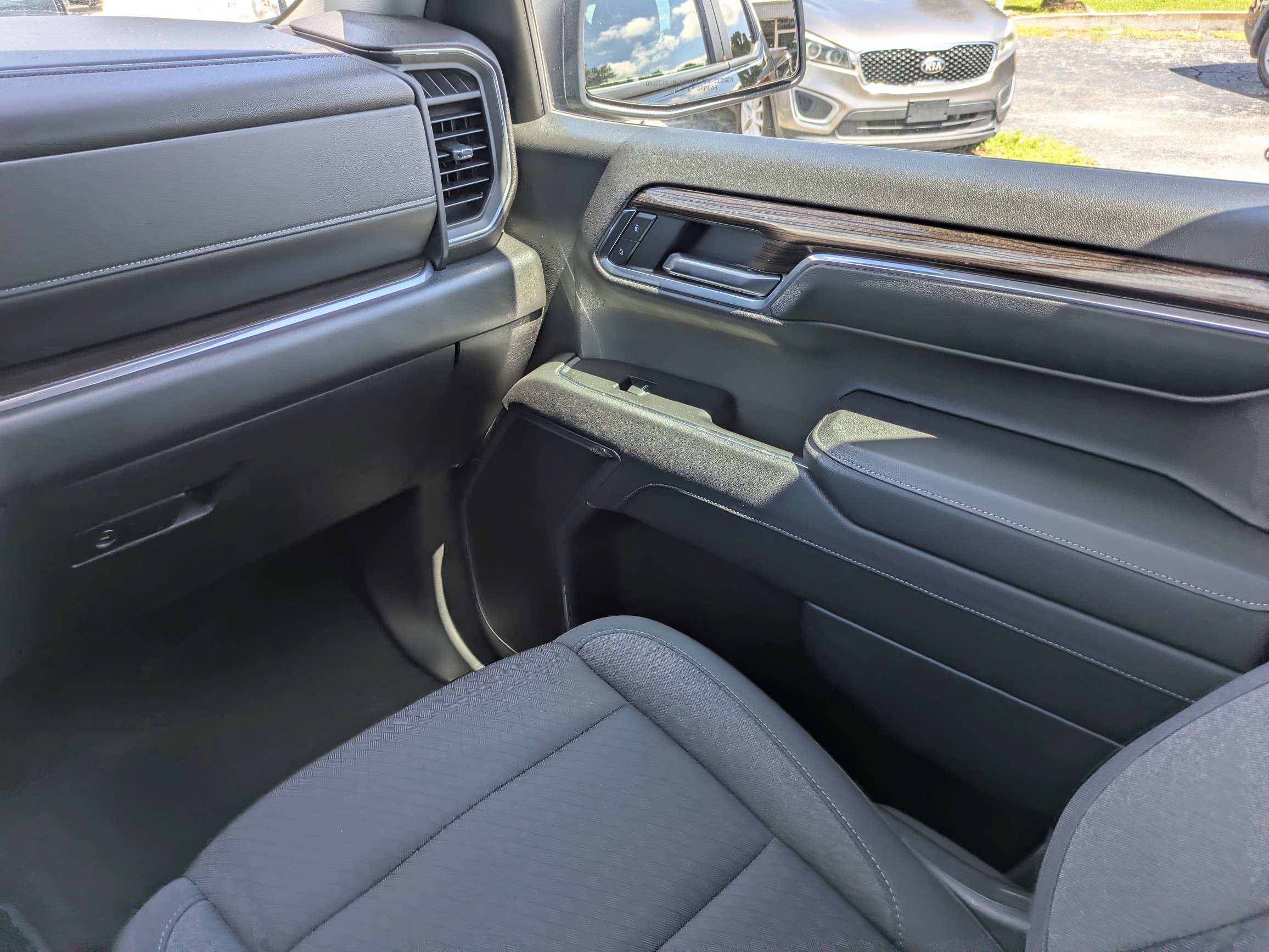 Used 2023 Chevrolet Silverado 1500 LT AWD/4WD image 17