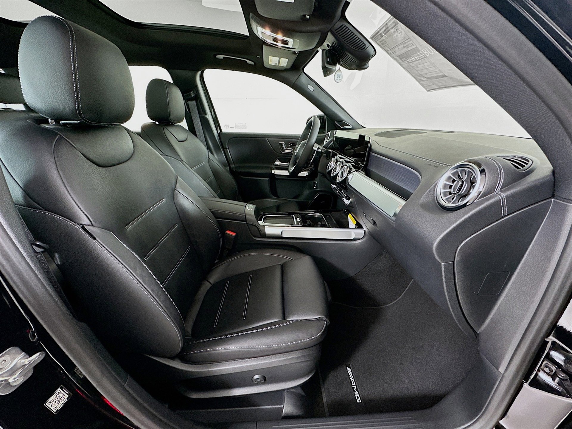 New 2026 Mercedes-Benz GLB 35 AMG 4MATIC image 31