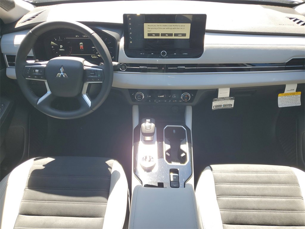 New 2025 Mitsubishi Outlander SE image 9