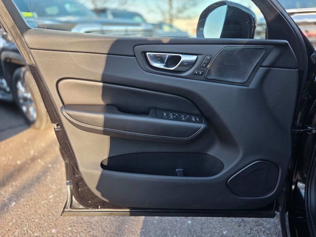 Used 2021 Volvo XC60 T5 Inscription image 11