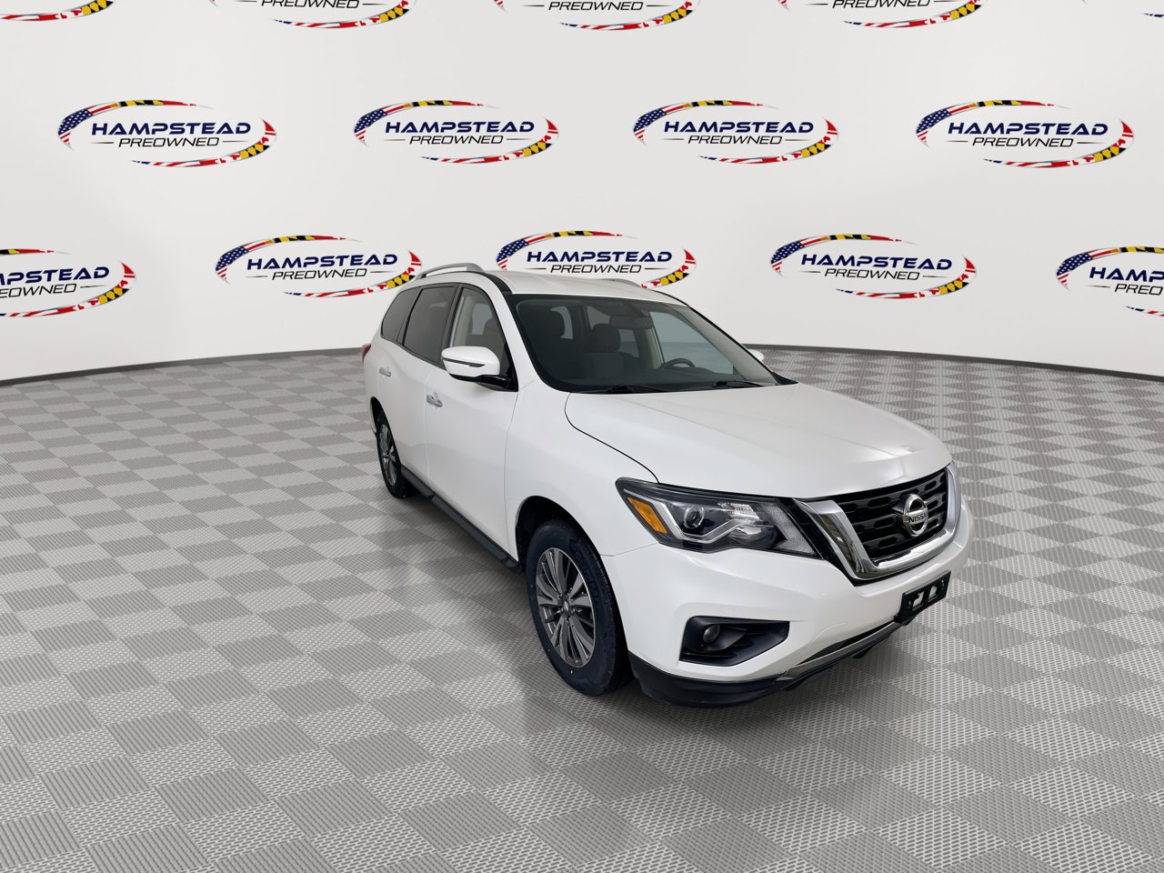 Used 2019 Nissan Pathfinder SV image 2