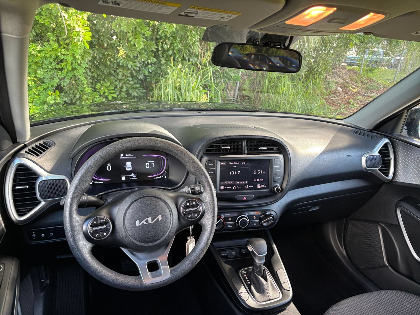 Used 2025 Kia Soul LX w/ LX Technology Package FWD image 30