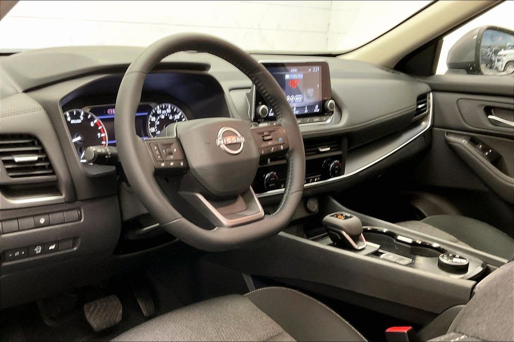 Used 2026 Nissan Rogue SV AWD/4WD image 13