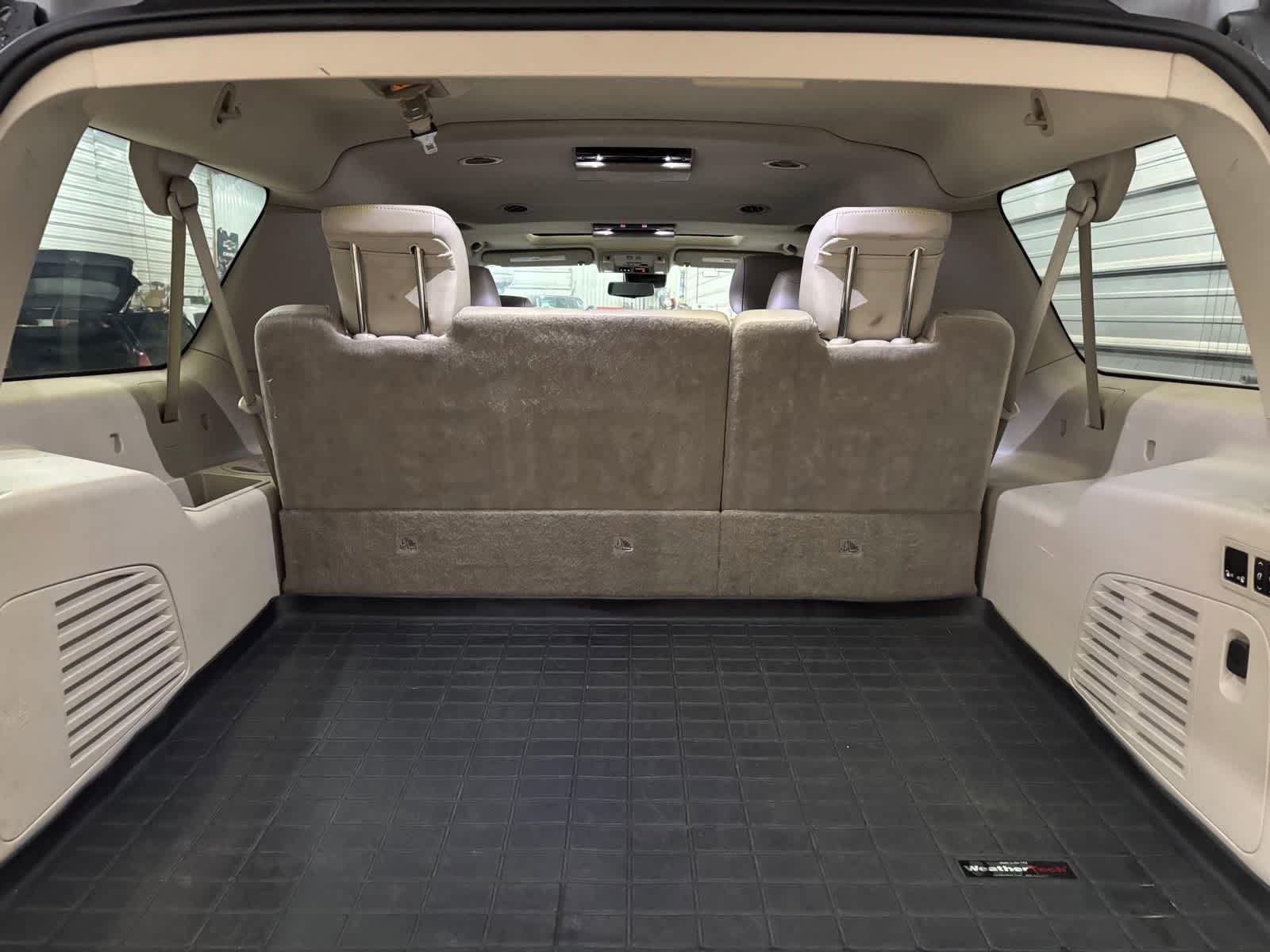 Used 2020 Cadillac Escalade ESV Luxury w/ Escalade Sport Edition AWD/4WD image 36