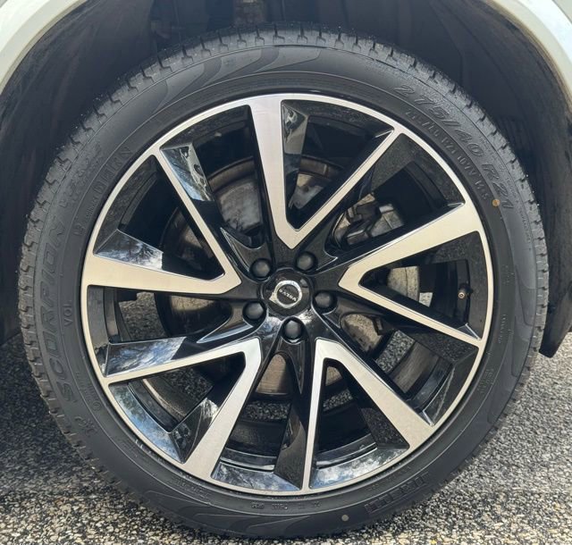 Used 2023 Volvo XC90 B6 Plus w/ Protection Package Premier image 9