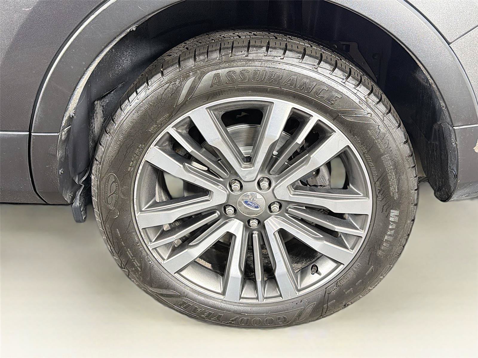Used 2018 Ford Explorer Platinum AWD/4WD image 36