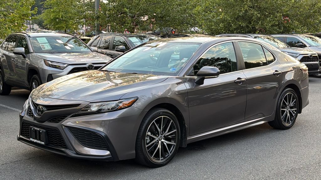 Used 2024 Toyota Camry SE FWD image 2