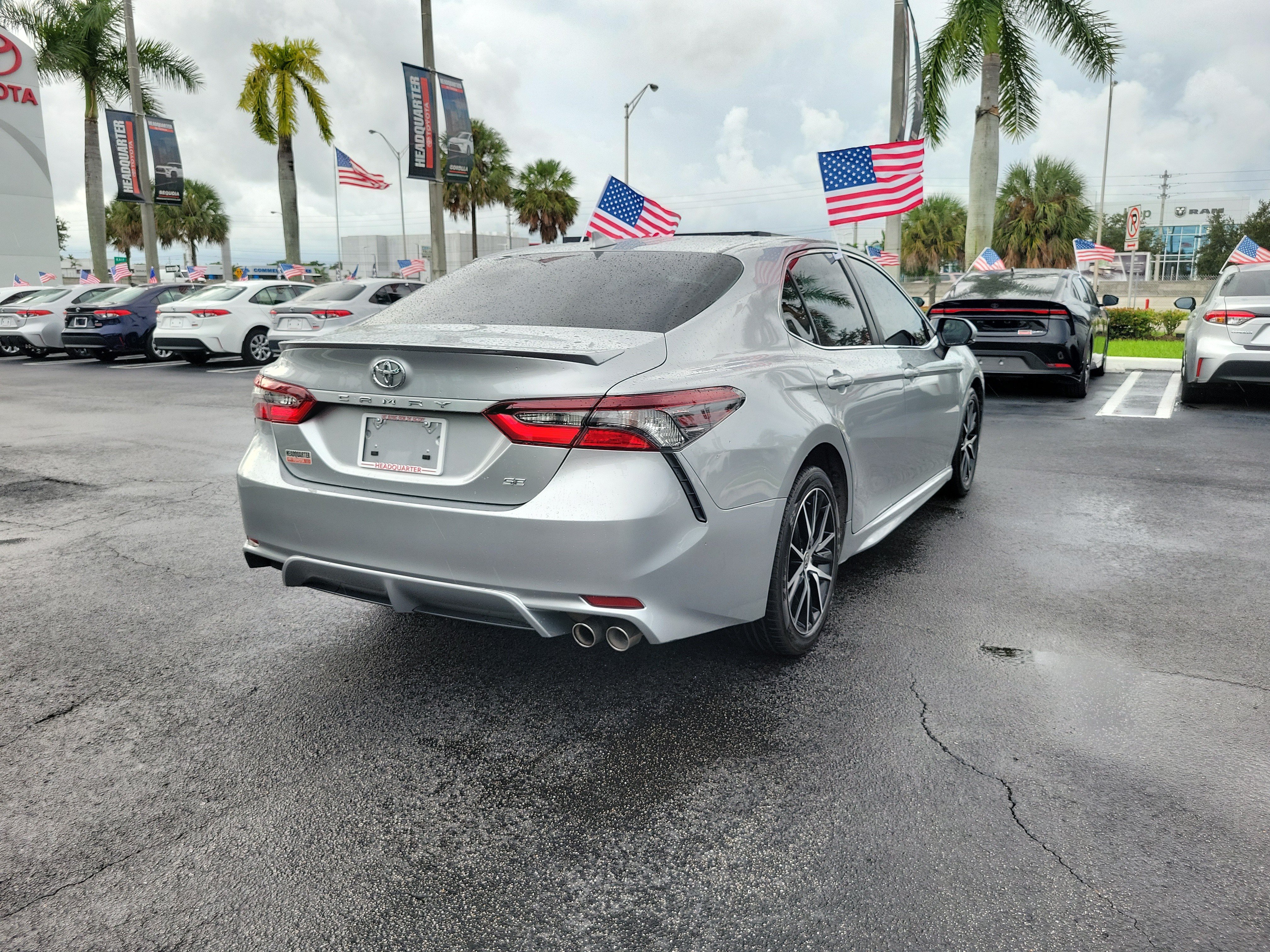 Used 2022 Toyota Camry SE FWD image 11