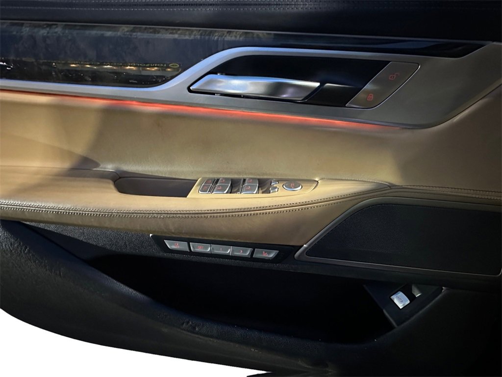 Used 2018 BMW 750i xDrive image 11