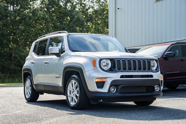 Used 2020 Jeep Renegade Latitude w/ UConnect 8.4 Nav Group image 2