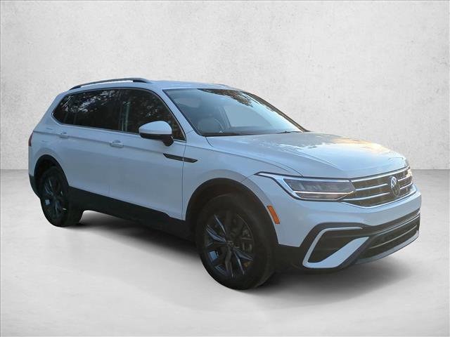 Used 2023 Volkswagen Tiguan SE FWD image 3