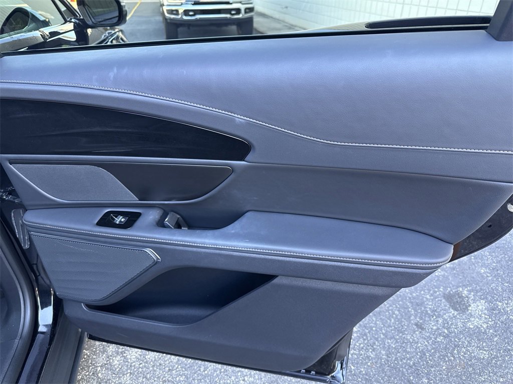 Used 2024 Lincoln Nautilus Reserve w/ Jet Appearance Package (87T) image 17