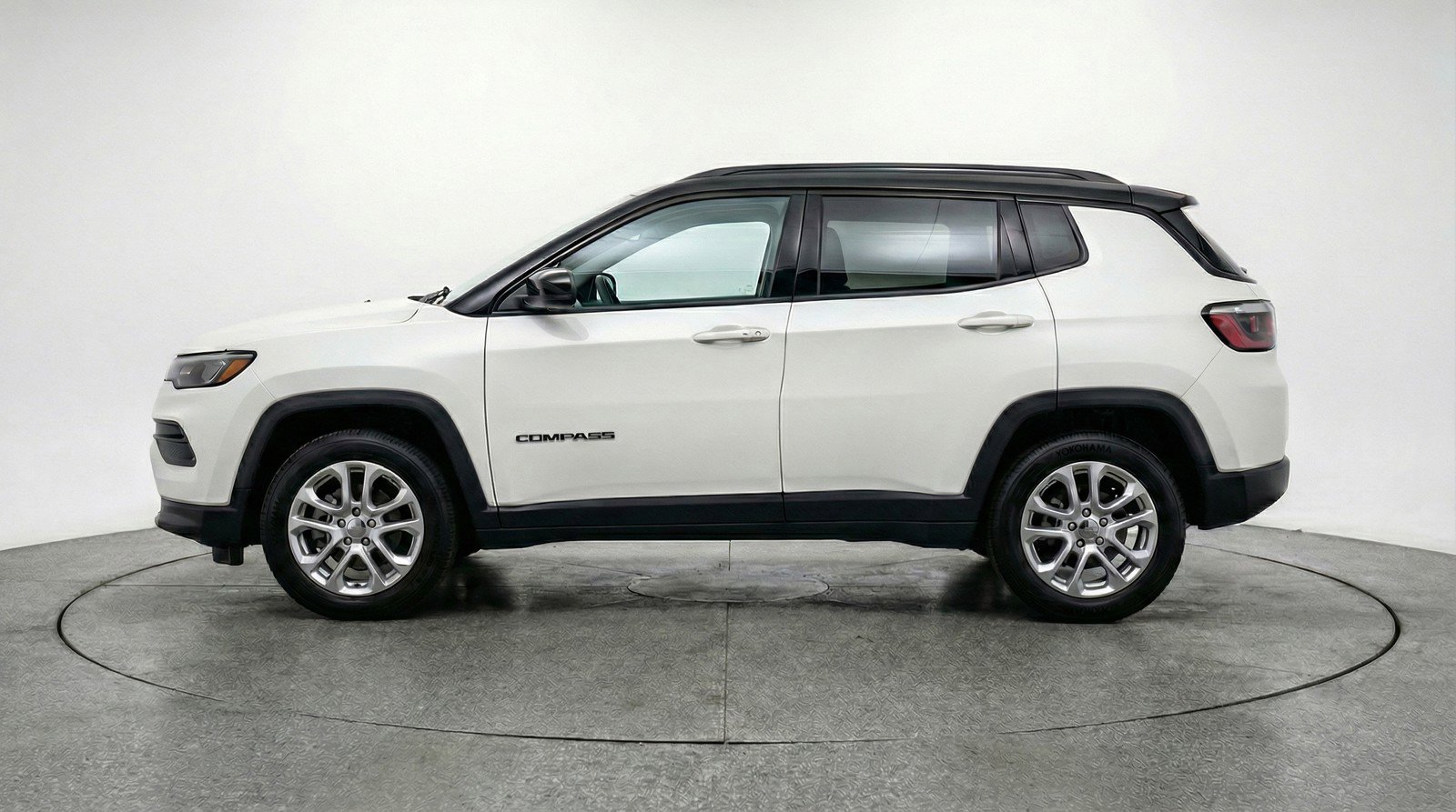 Used 2025 Jeep Compass Limited image 5