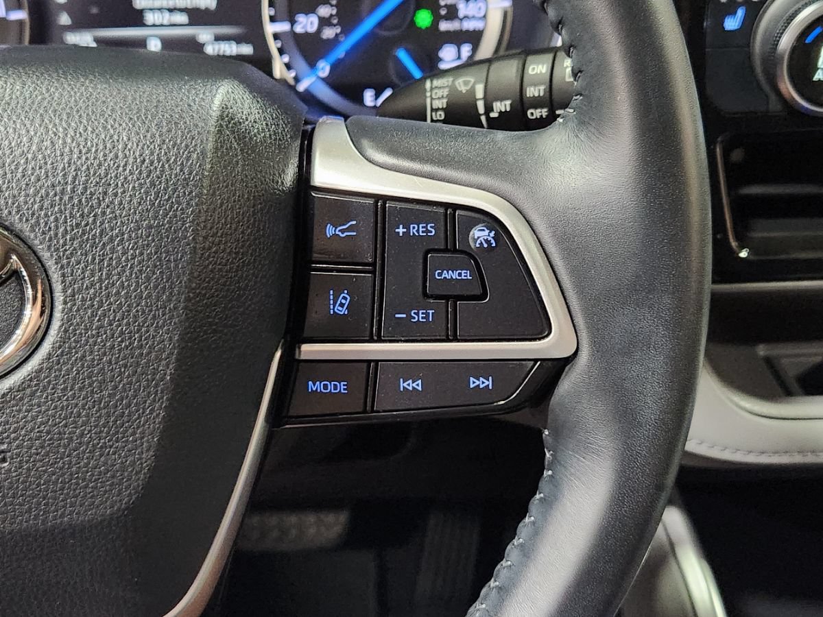 Used 2022 Toyota Highlander XLE AWD/4WD image 50