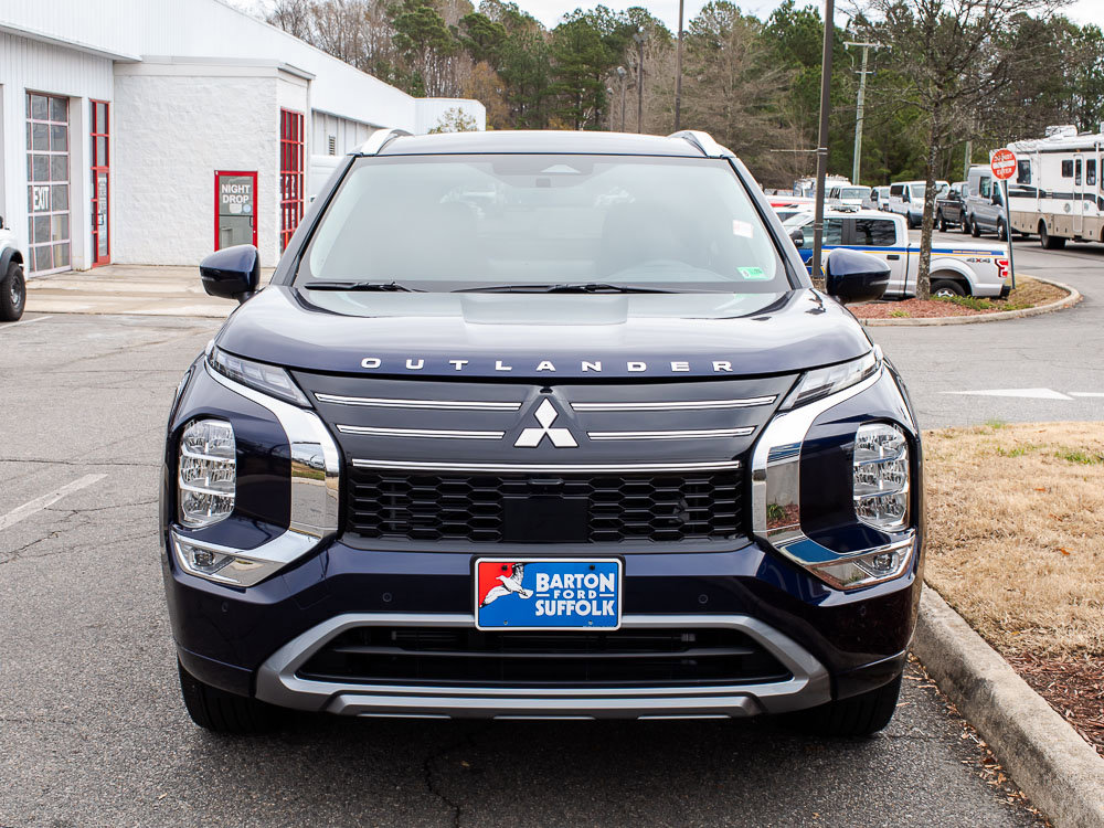 Used 2025 Mitsubishi Outlander SEL image 2