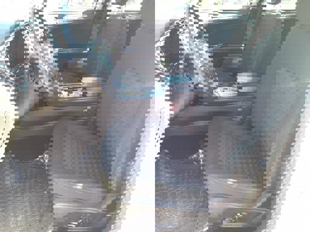 Used 2020 Ford Fusion SE image 15