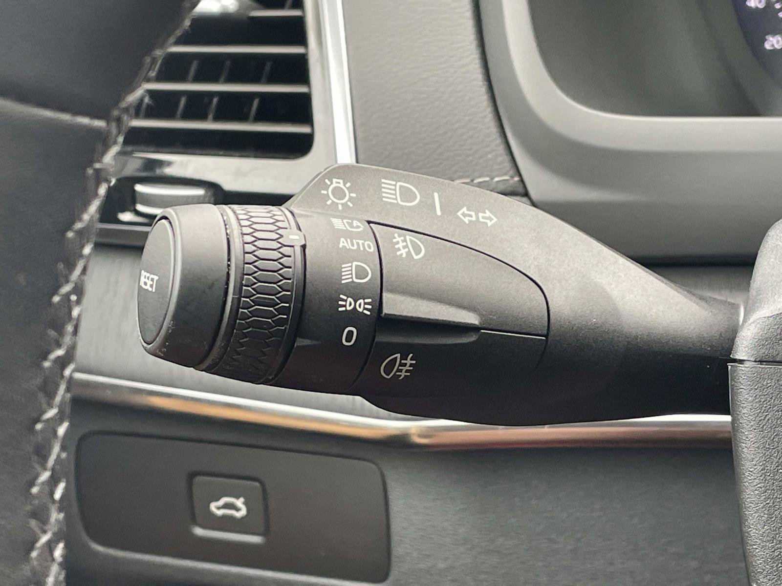 Certified 2024 Volvo XC90 B6 Ultimate w/ Protection Package Premier image 26