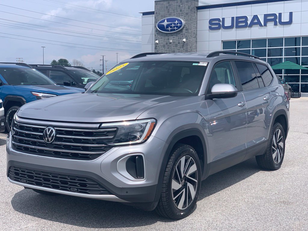 Used 2025 Volkswagen Atlas SE AWD/4WD image 4