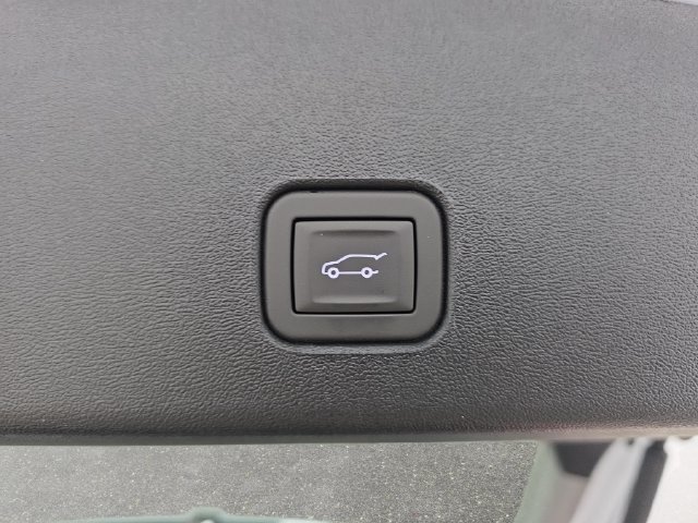 New 2027 Cadillac Optiq Luxury w/ LPO, Floor Liner Package AWD/4WD image 33