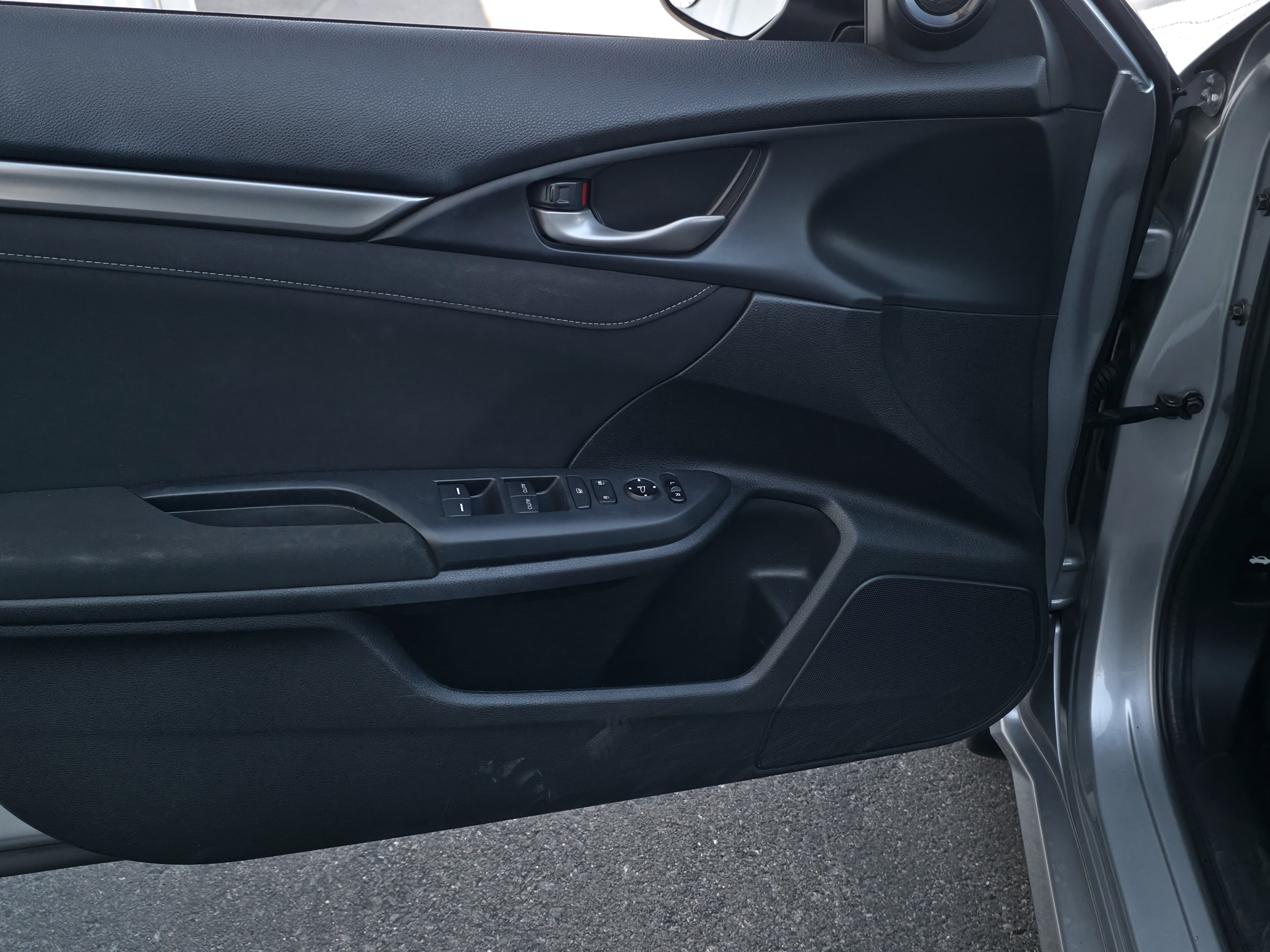 Used 2019 Honda Civic EX image 11