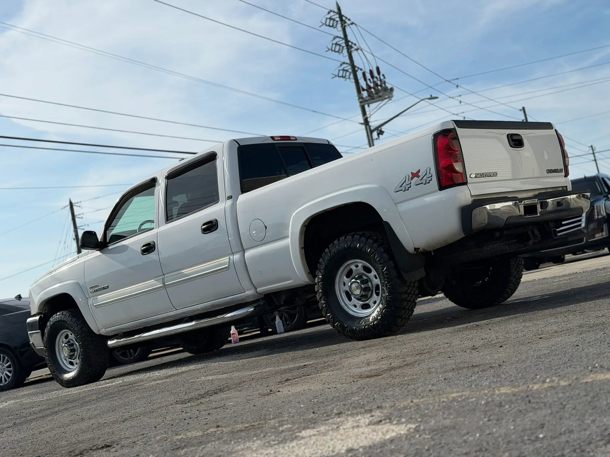 Used 2004 Chevrolet Silverado 2500 LT w/ Heavy-Duty Power Package AWD/4WD image 4