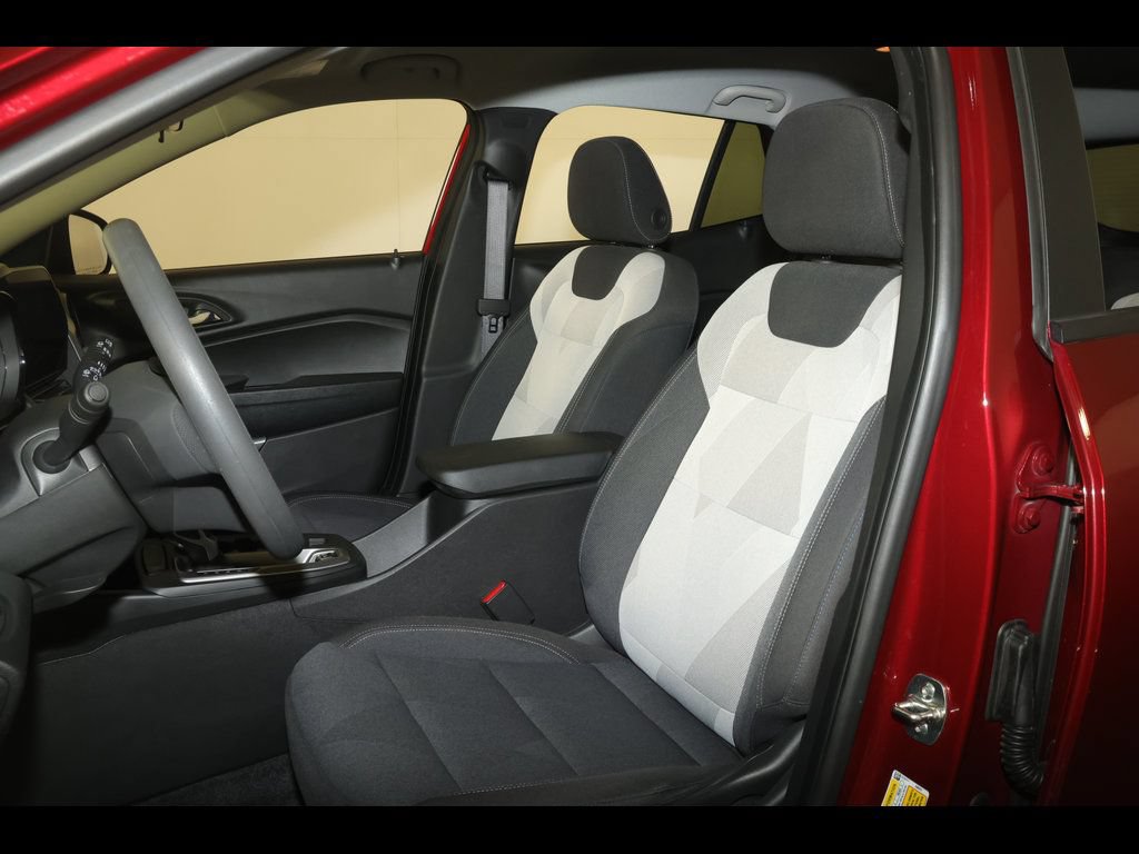 Certified 2025 Chevrolet Trax LS w/ LS Convenience Package FWD image 21