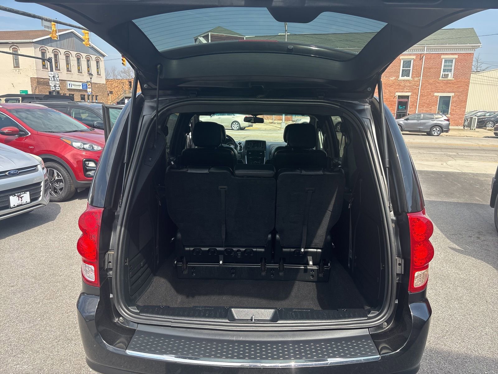 Used 2015 Dodge Grand Caravan R/T w/ Driver Convenience Group FWD image 18