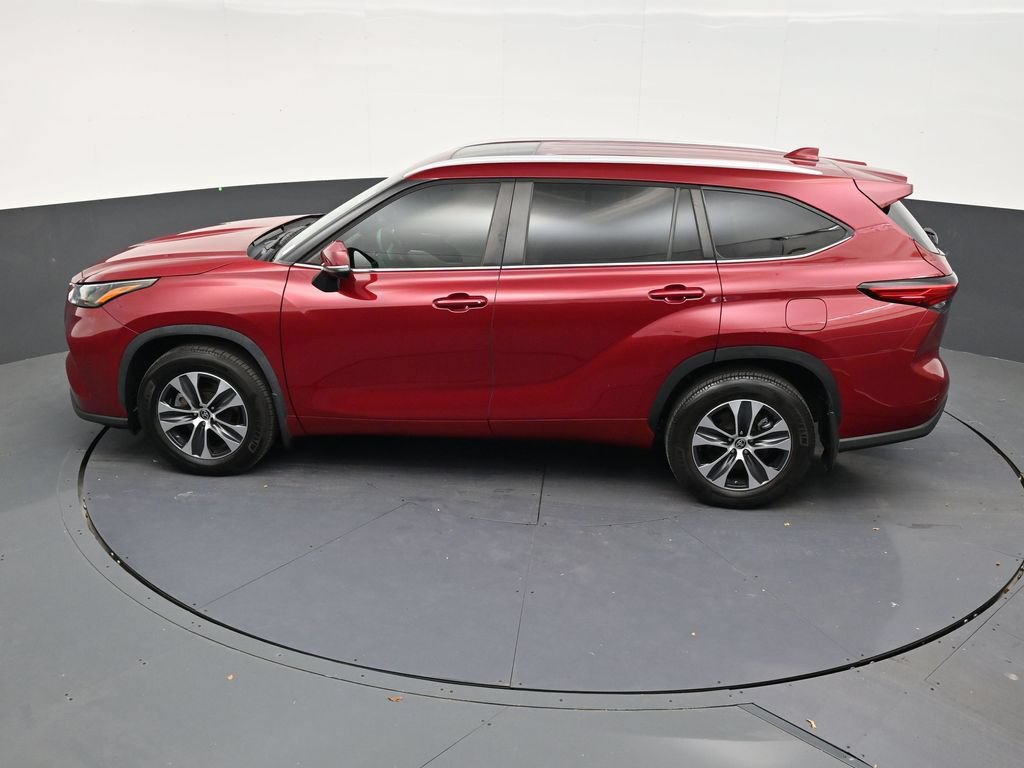 Used 2023 Toyota Highlander XLE FWD image 13