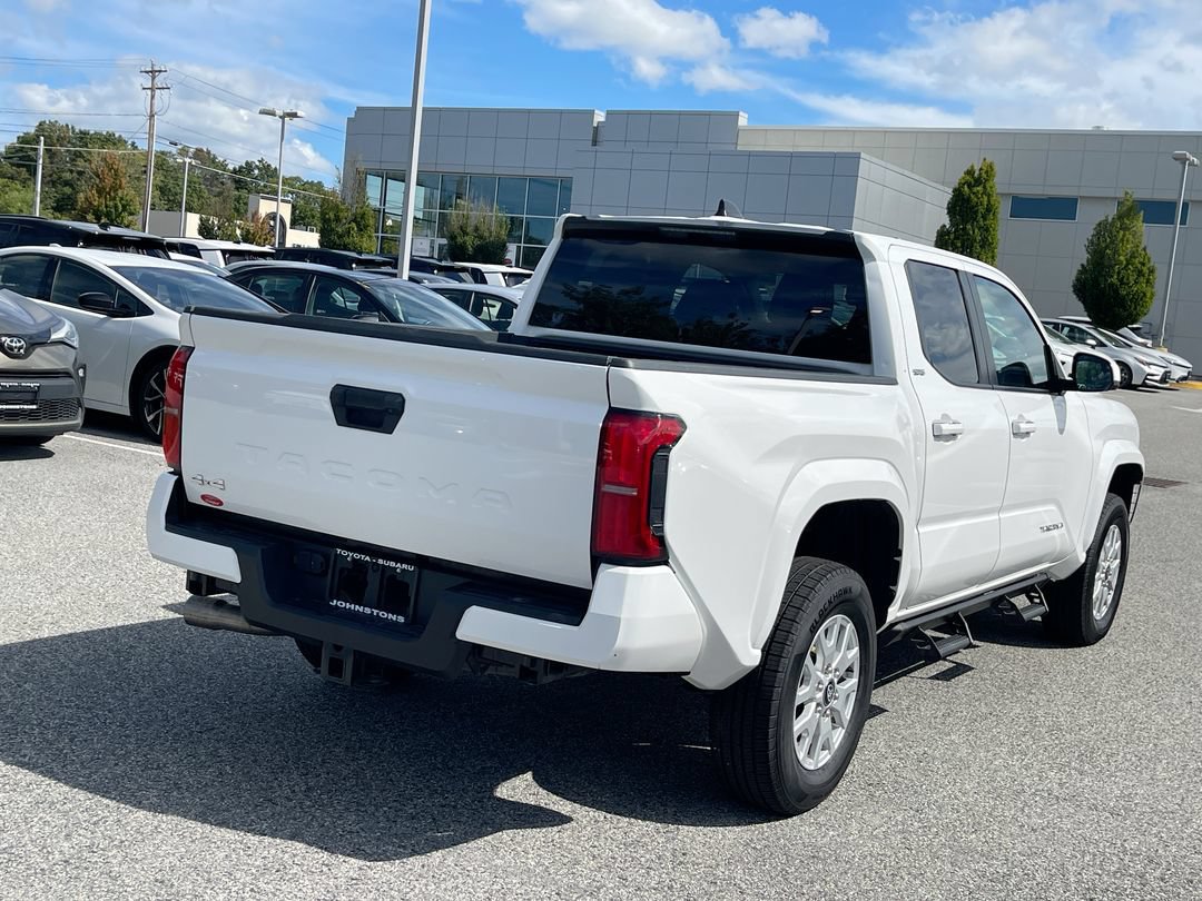 Certified 2024 Toyota Tacoma SR5 AWD/4WD image 15
