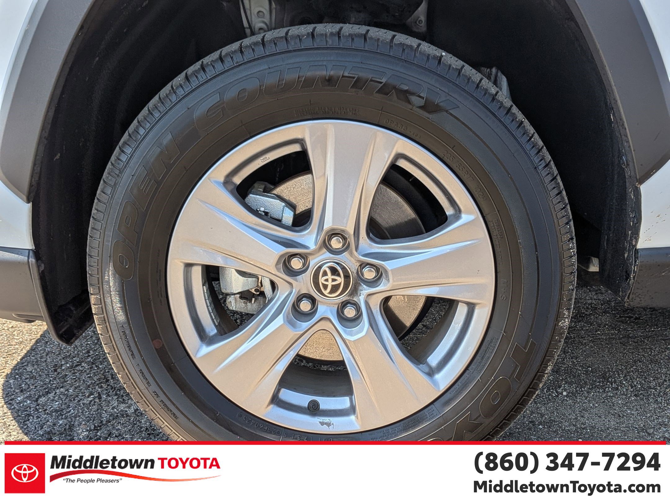 Used 2025 Toyota RAV4 XLE image 9