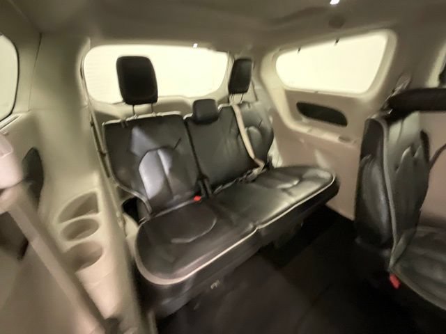Used 2023 Chrysler Pacifica Limited FWD image 26
