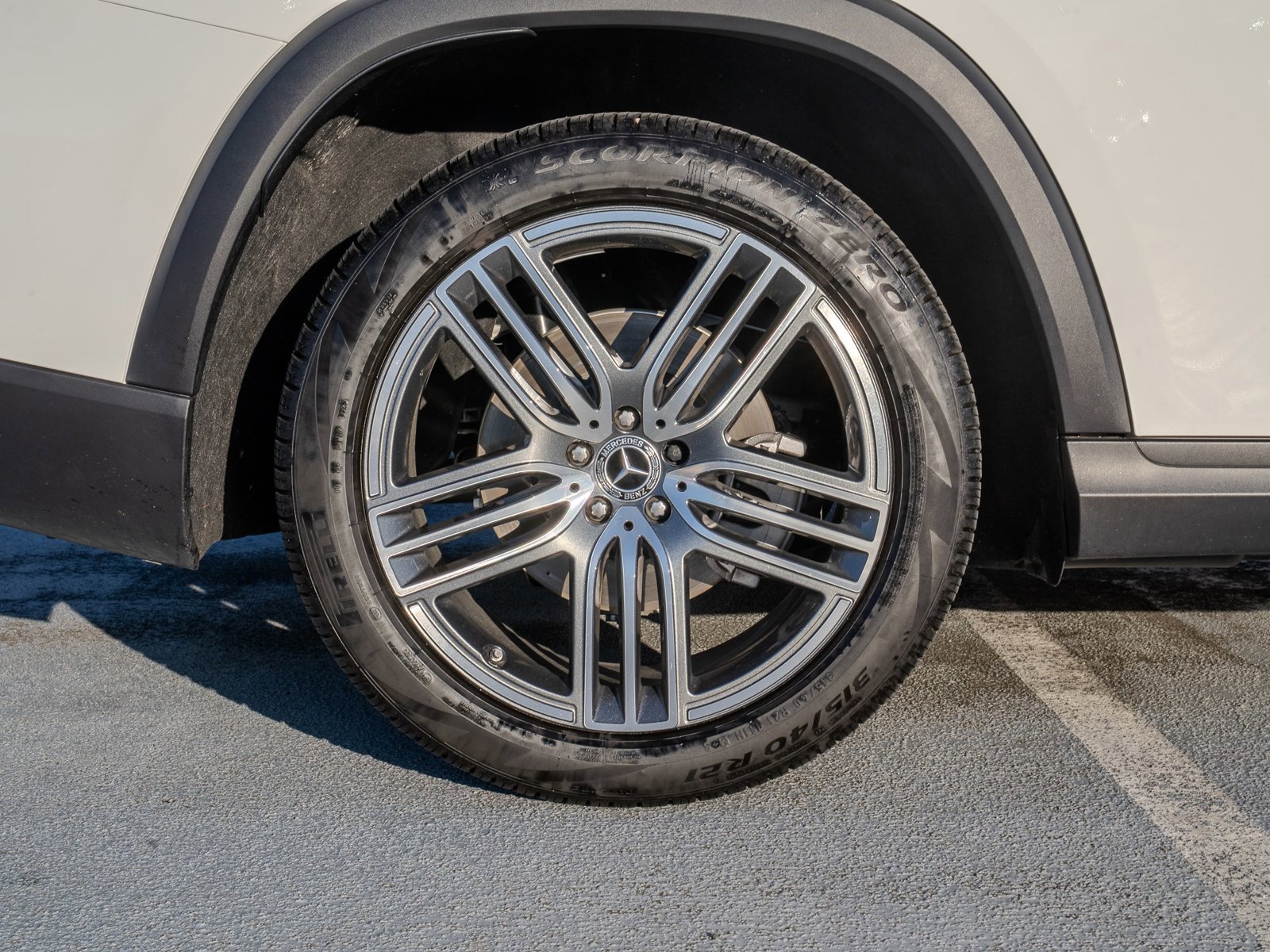 Used 2025 Mercedes-Benz GLS 450 4MATIC image 12