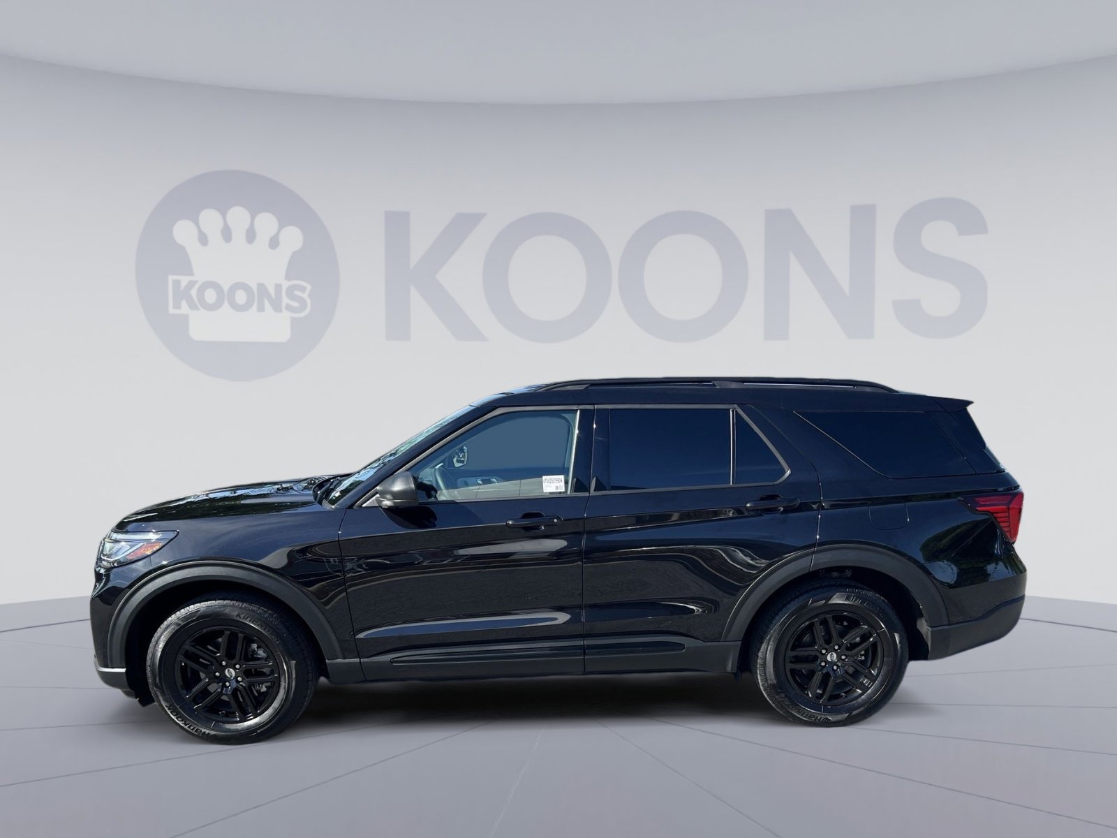 Used 2026 Ford Explorer Active AWD/4WD image 2