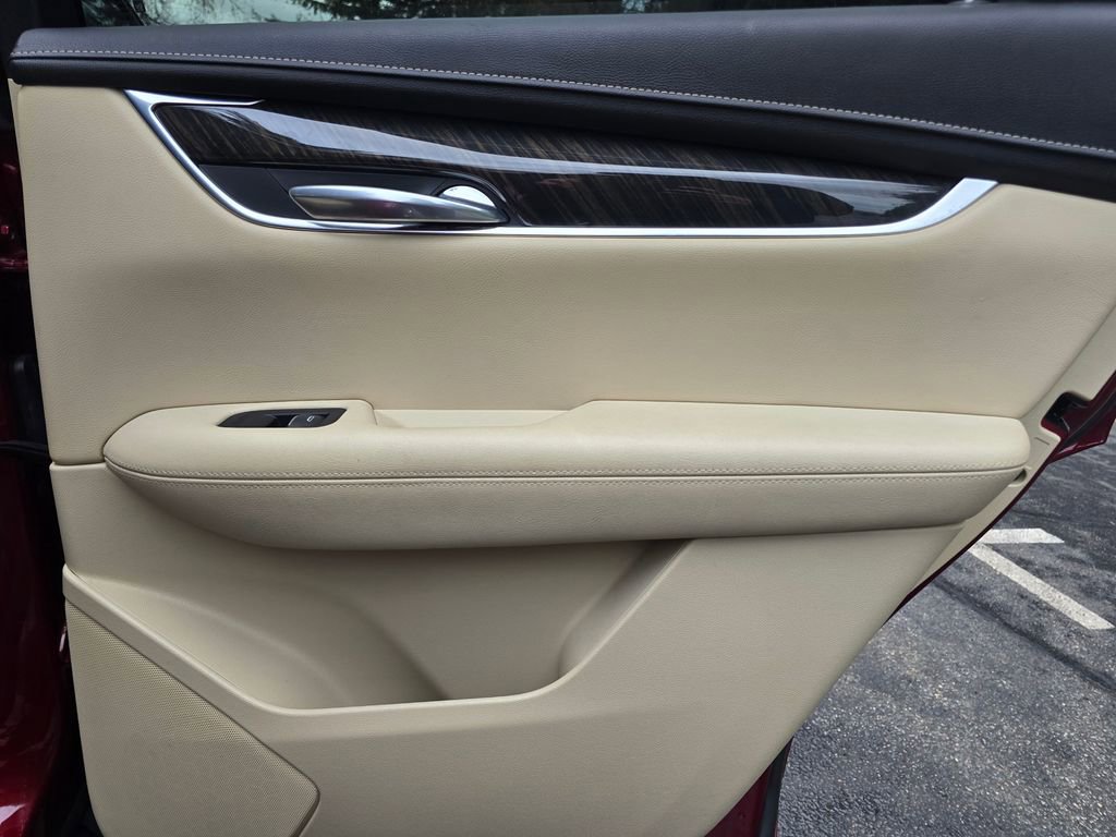 Used 2018 Cadillac XT5 FWD image 25