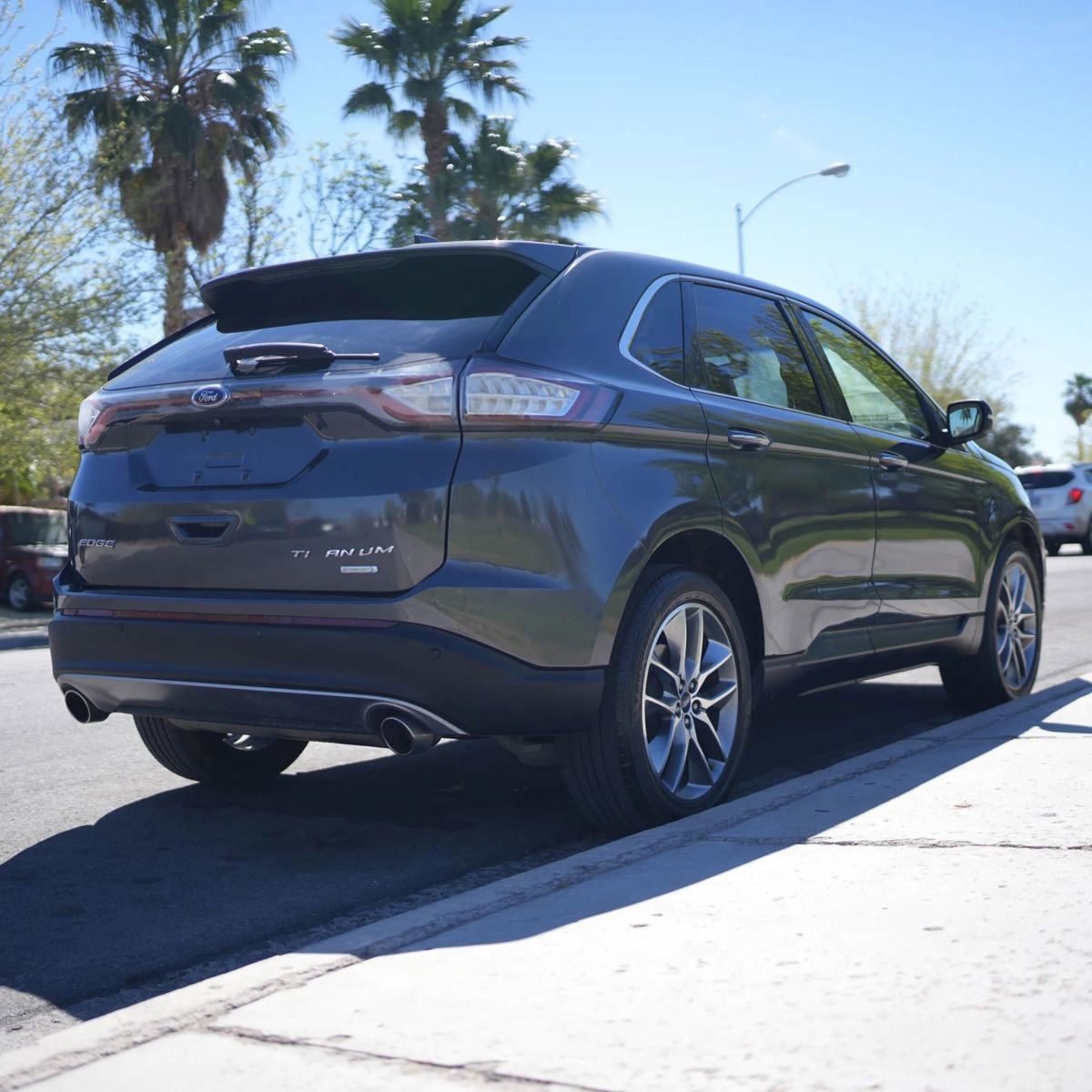 Used 2017 Ford Edge Titanium w/ Technology Package FWD image 11