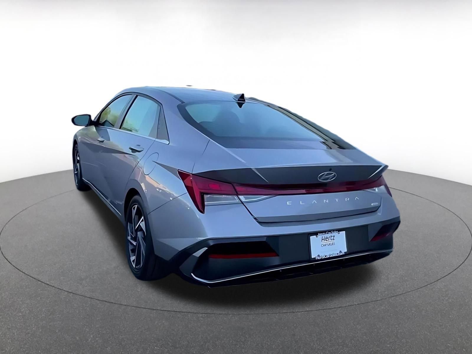 Used 2025 Hyundai Elantra Limited image 11