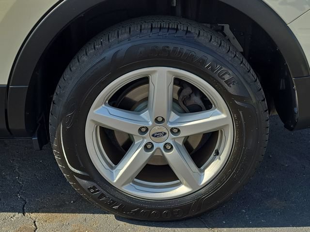Used 2018 Ford Explorer XLT w/ Equipment Group 202A FWD image 37