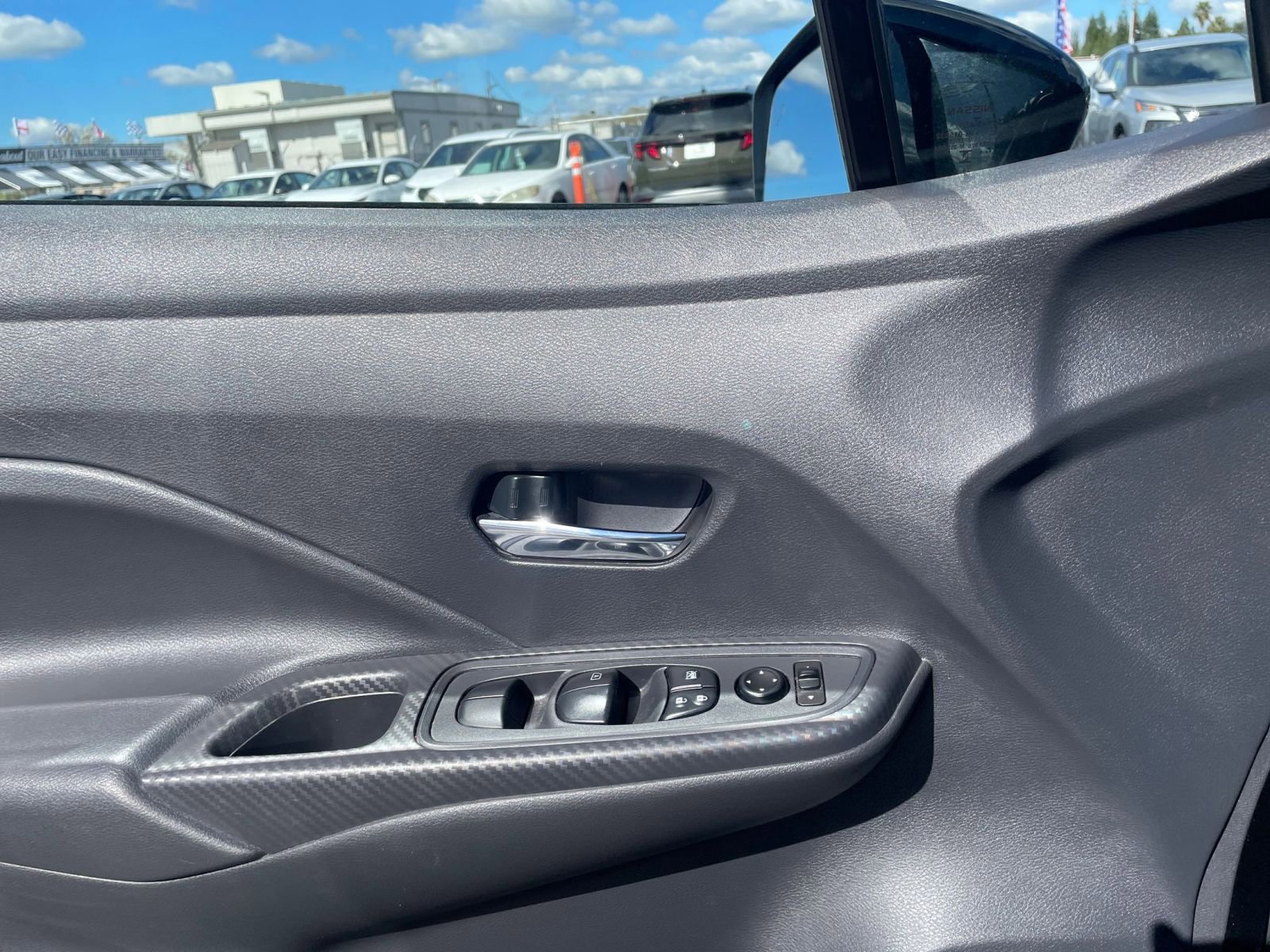 Used 2025 Nissan Versa SV image 18