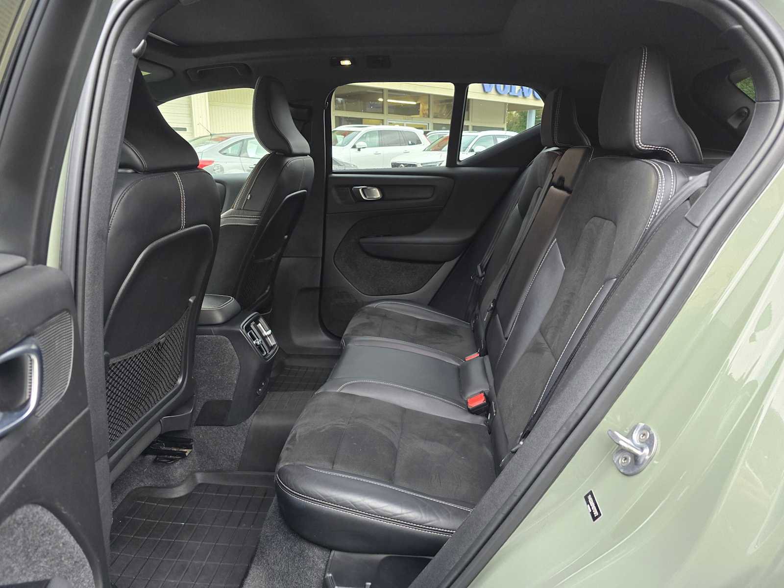 Certified 2022 Volvo XC40 P8 Recharge Ultimate image 26