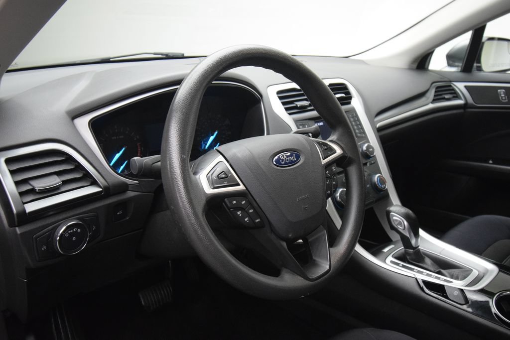 Used 2014 Ford Fusion SE FWD image 12