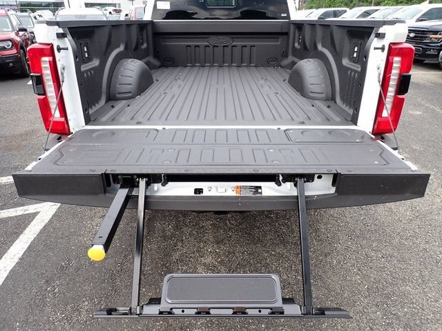 New 2026 Ford F250 Lariat w/ Black Appearance Package AWD/4WD image 6