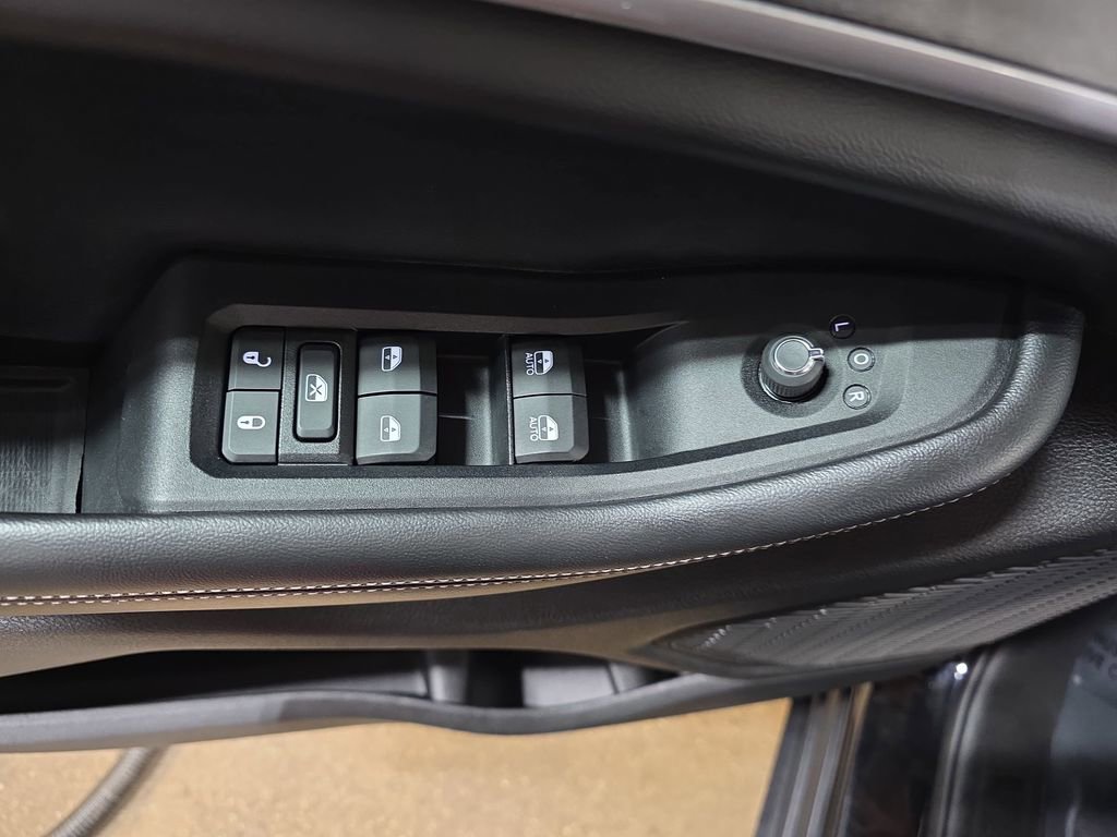 Used 2024 Jeep Grand Cherokee L Limited w/ Luxury Tech Group II image 32