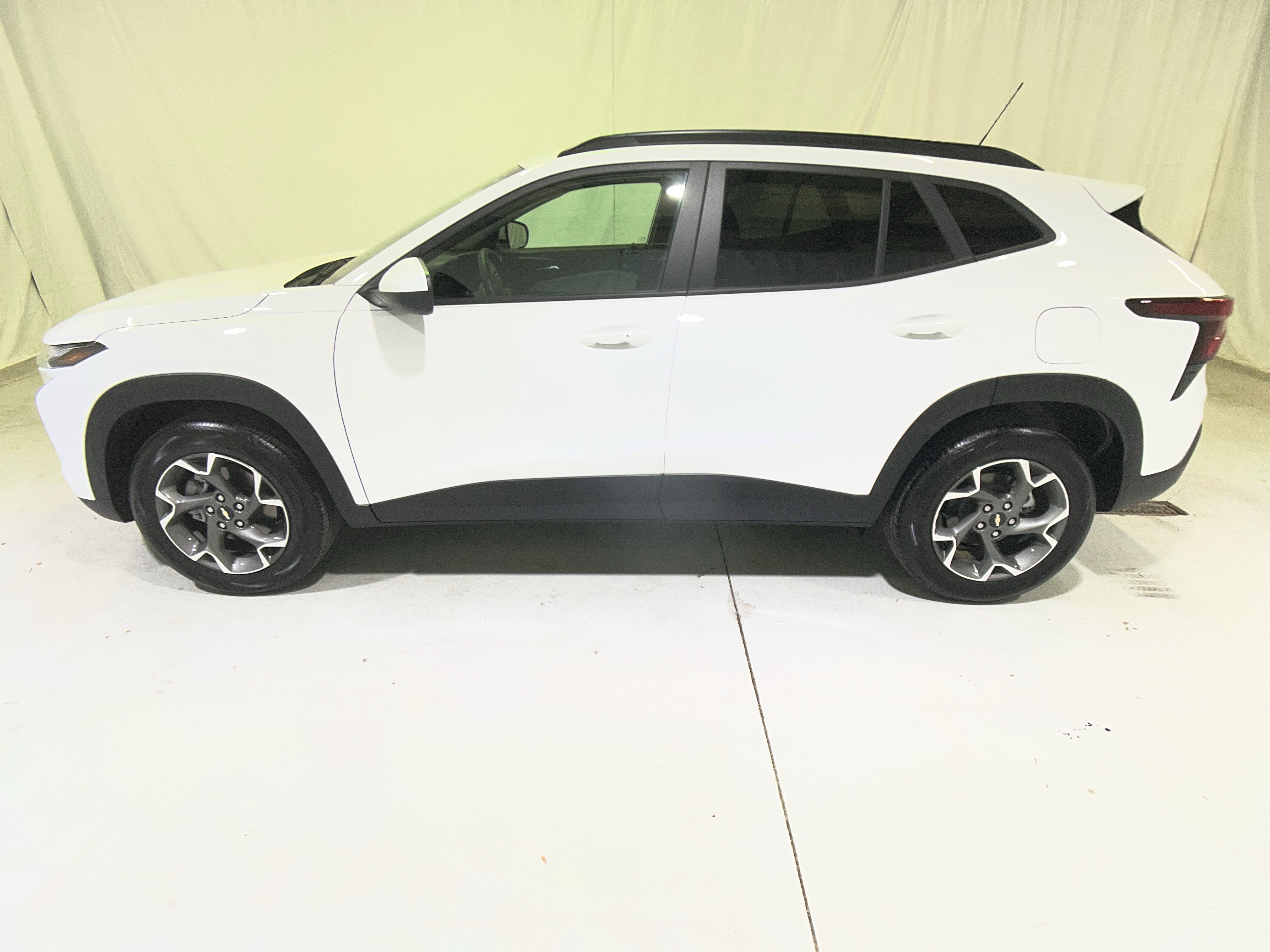 Certified 2025 Chevrolet Trax LT w/ Driver Confidence Package FWD image 7