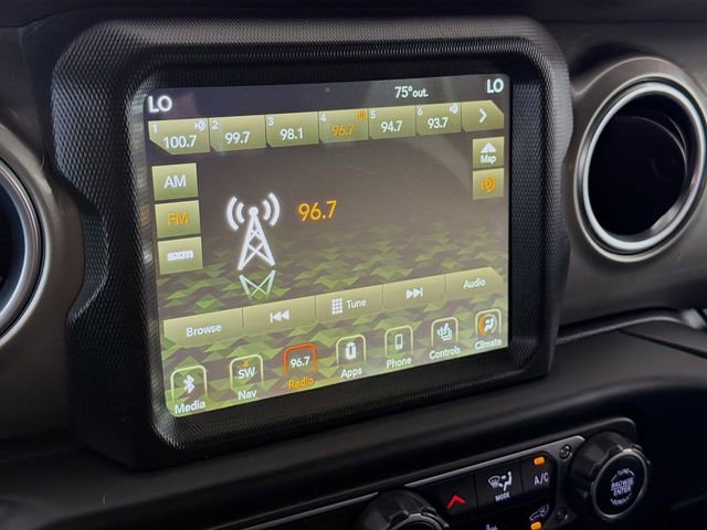 Used 2018 Jeep Wrangler Unlimited Sahara w/ Uconnect 4C Nav & Sound Group image 14